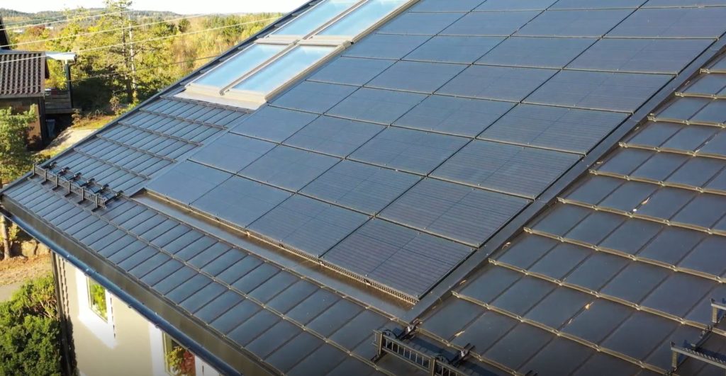 Tak med integrerte patenterte BIPV solar modulsystem, fra Isola Solar.